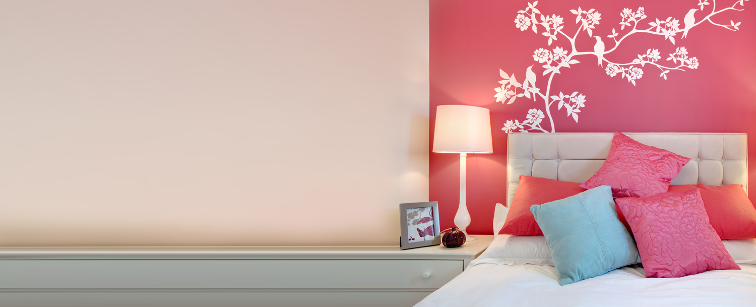 Red pink bedroom decor