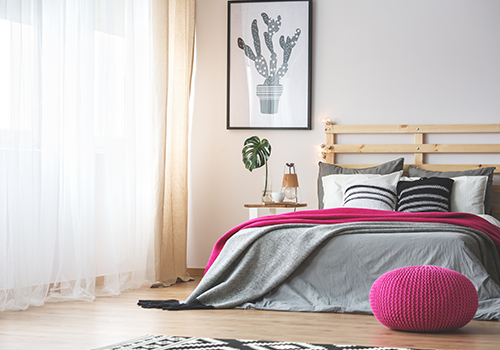 Kingsize bright pink bed image
