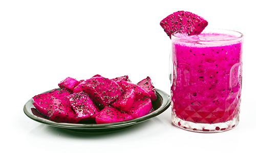 dragon fruit pieces and smoothie